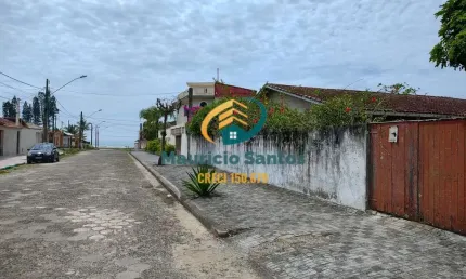 Casa em Mongaguá, bairro Flórida Mirim, 4 suítes e demais dependências, amplo quintal, próximo ao mar, Plataforma de Pesca e Parque Ecológico da cidade.