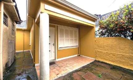Casa 3 dormitórios para locação no bairro Medianeira