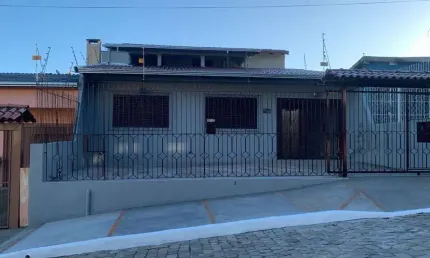 Casa ampla com 4 dormitórios para locação no bairro vila nova, zona sul de porto