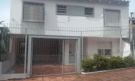 Casa ampla 3 suítes para locação no bairro Teresópolis zona sul de Porto Alegre,