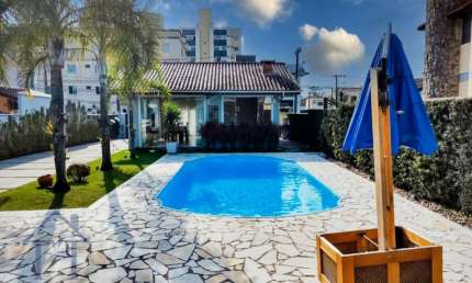 Casa com 4 quartos à venda no Guanabara, Joinville 
