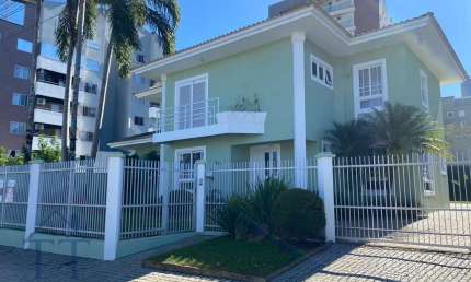 Casa com 3 quartos para alugar no Santo Antônio, Joinville 