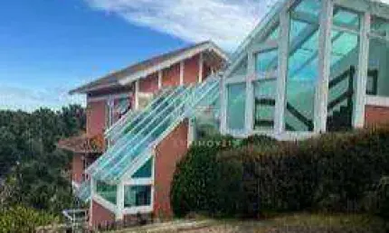 Casa com 4 dormitórios à venda, 700 m² por R$ 3.750.000 - Jardim Véu da Noiva - Campos do Jordão/SP