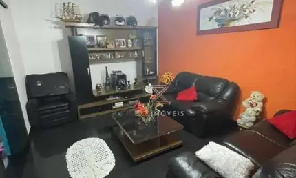 Casa com 4 dormitórios sendo 1 suíte, sala, cozinha, 2 banheiros, área externa com banheiro, churrasqueira e forno a lenha, varanda, porão.