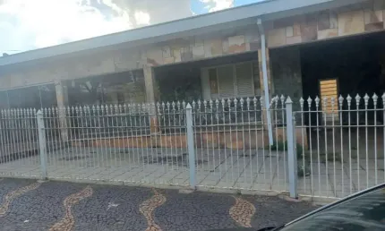 Casa com 3 quartos para venda ou locação no centro de sumré.
