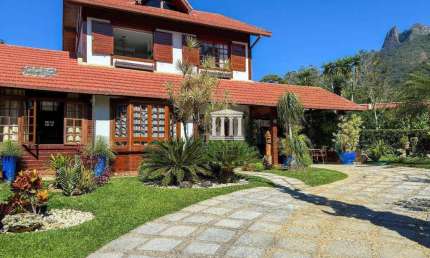 Casa com 3 dormitórios à venda, 250 m² por R$ 1.800.000,00 - Granja Guarani - Teresópolis/RJ