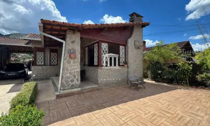 Casa com 3 dormitórios à venda, 185 m² por R$ 1.090.000,00 - Jardim Cascata - Teresópolis/RJ