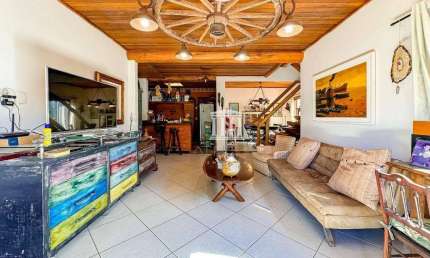 Casa com 3 dormitórios, 214 m² - venda por R$ 990.000 ou aluguel por R$ 3.900,00/mês - Vargem Grande - Teresópolis/RJ