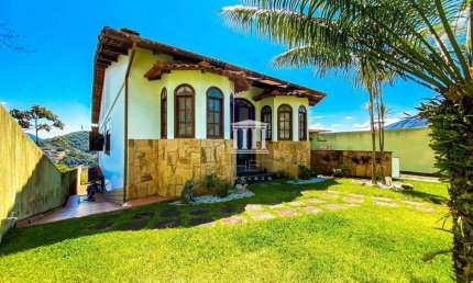 Casa com 3 dormitórios à venda, 284 m² por R$ 950.000,00 - Fazendinha - Teresópolis/RJ