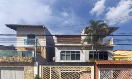 Imperdível sobrado à Venda em São Paulo-SP, Horto Florestal: 3 Quartos, 2 Suítes, 2 Salas, 5 Vagas de Garagem, 180m²!