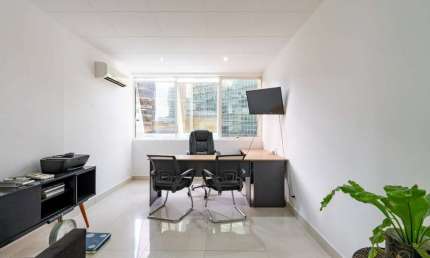 Sala Comercial no Condomínio em São Paulo-SP, Bela Vista: 1 Banheiro, 1 Vaga e 20m² - Imperdível!