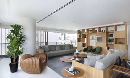 Uma raridade na Vila Nova Conceição, apartamento pronto para 1o. morador, com 4 suítes em planta espaçosa e bem distribuída de 247 m²