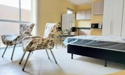 Venha se encantar com este incrível loft mobiliado no coração do Centro de Pinda! Se você busca segurança, conforto e charme, este estúdio é perfeito