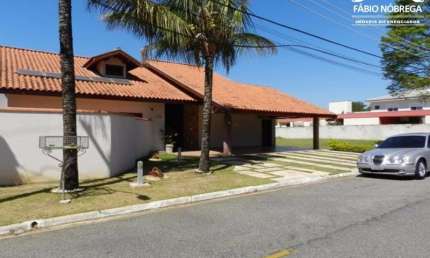 Belíssima casa para Venda e ou Locação no Condomínio Village Paineiras. Um dos melhores Condomínios de Pinda com 5 dormitórios sendo 4 suítes