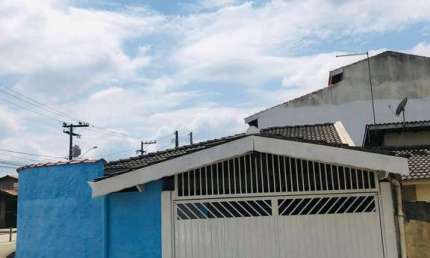 Casa de esquina à venda e apta para financiamento em Terra Preta