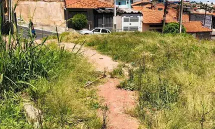 Terreno de 250m² escriturado à venda próximo ao centro