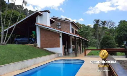 Chácara rústica com piscina e vista para represa à venda em Piracaia