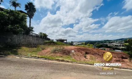 Ótimo terreno à venda em parte alta de condomínio com linda vista