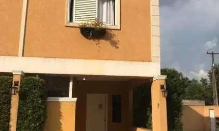 Casa com 2 suítes à venda em Atibaia dentro de Village
