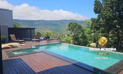 Casa moderna à venda em condomínio no centro de Atibaia-SP