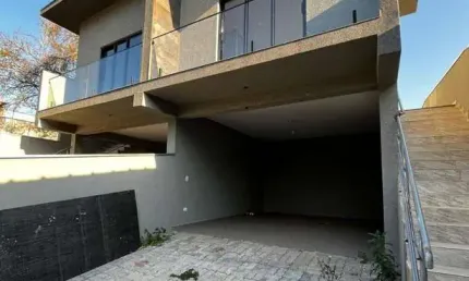 Casa à Venda Moderna e Pronta pra Morar! Oportunidade em Atibaia
