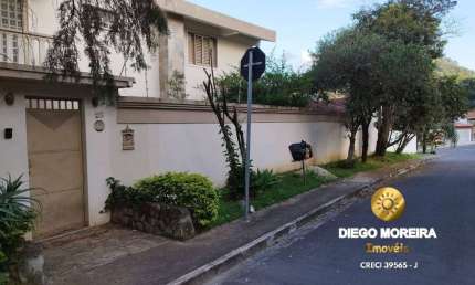 Sobrado à venda em localização privilegiada de Atibaia