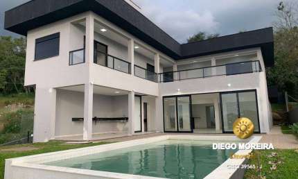 Casa Exclusiva à venda em Loteamento com Vista Deslumbrante!