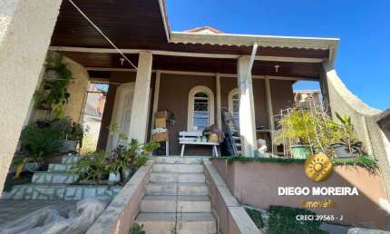 CASA À VENDA EM TERRA PRETA – ESQUINA PRIVILEGIADA!