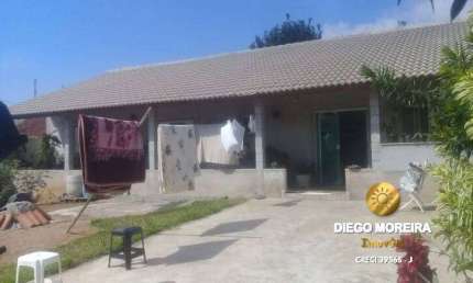Casa com excelente terreno á venda em Terra Preta, bem localizada.