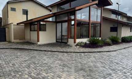 Casa à Venda e para Locação - Condomínio em Atibaia