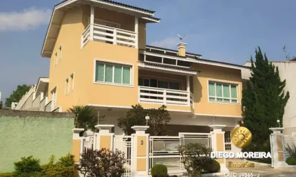Casa de alto padrão para venda em bairro residencial de Atibaia