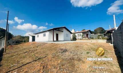 Casa estilo chácara à venda em Mairiporã em local tranquilo e calmo