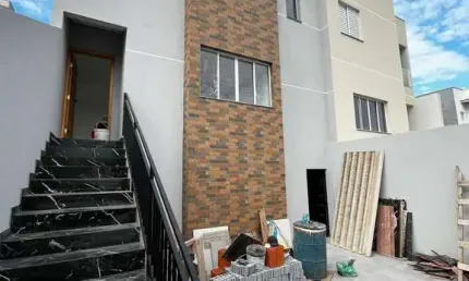 Casa Nova com Quintal Amplo e Suíte – Fase Final de Obra!