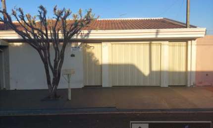 Casa para Venda em Pradópolis, Jardim Paulista, 3 dormitórios, 2 banheiros, 1 vaga