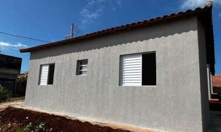Casa para Venda em Cravinhos, CENTRO, 2 dormitórios, 1 banheiro, 2 vagas