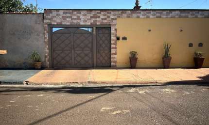 Casa para Venda em Pradópolis, CDHU, 4 dormitórios, 3 banheiros, 3 vagas