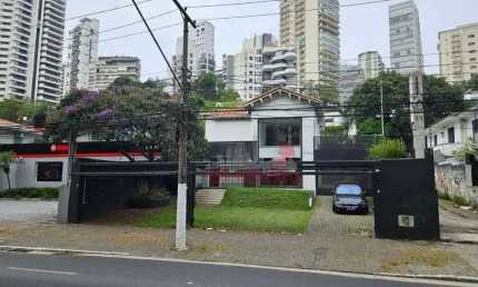 Casa comercial para alugar na Avenida Pacaembu, 1701, Pacaembu, São Paulo