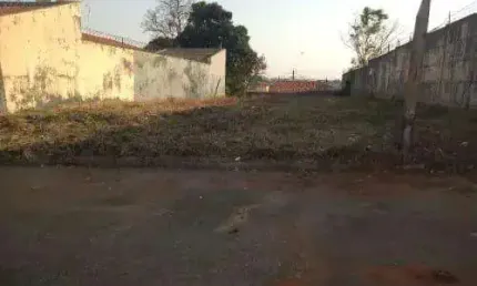 Terreno à venda na Praça Salvador Ponce Paz, Vila Industrial, Bauru