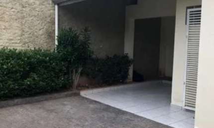 Casa com 3 quartos para alugar no Jardim Mangalot, São Paulo 