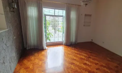 Sobrado em pinheiros de frente à escadaria da vila madalena