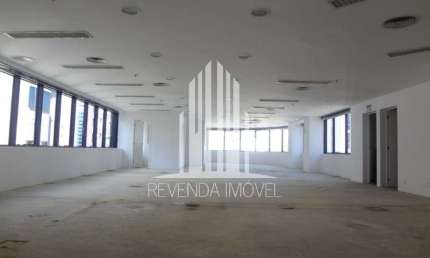 Conj. Comercial no Condomínio Itamambuca no Brooklin com 223m² 2 salas 4 banheiros 5 vagas.