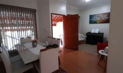 Linda casa próxima ao clube dos bancários 3 dor/suíte/lavabo