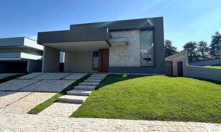 Casa a venda localizada no Condomínio Portal dos Bandeirantes II em Porto Feliz
