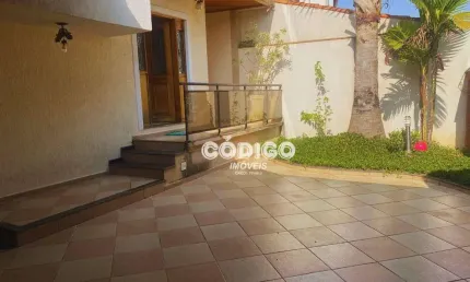 Casa Sobrado 270 metros, com 3 Quartos Sendo 2 Suites 4 Vagas e Piscina à venda R$ 1.100.000,00 Jardim Santa Clara, Guarulhos