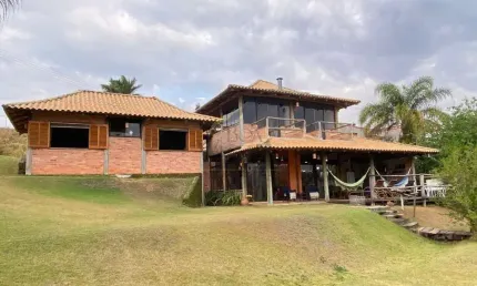 Casa à venda 3 Quartos, 1 Suite, 1 Vaga, com área gourmet, 927.48M², Panorama 2, Bragança Paulista