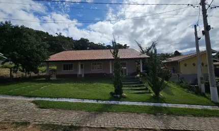 Casa à Venda No Condomínio Fechado Santa Fé 2 em Joanópolis - SP | Ampla Casa Com 315M² De Construç