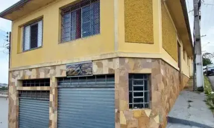 Casa à venda, com 02 pontos comerciais, 04 quartos no total com edícula e quintal, vila gato, braga