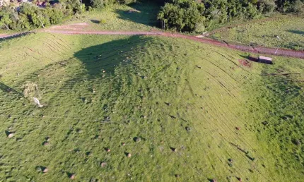 Terreno á venda com área total de 1.000 m²  | área verde e vista para montanhas para chácara |  1km