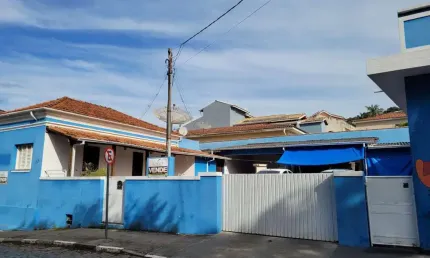 Casa com 2 pontos comerciais à venda, com área total de 659m², Centro, Piracaia, SP | Excelente Loc