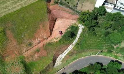 Terreno à venda, boa vista, piracaia, sp | com rampa de acesso | terreno plano |  associação boa vi